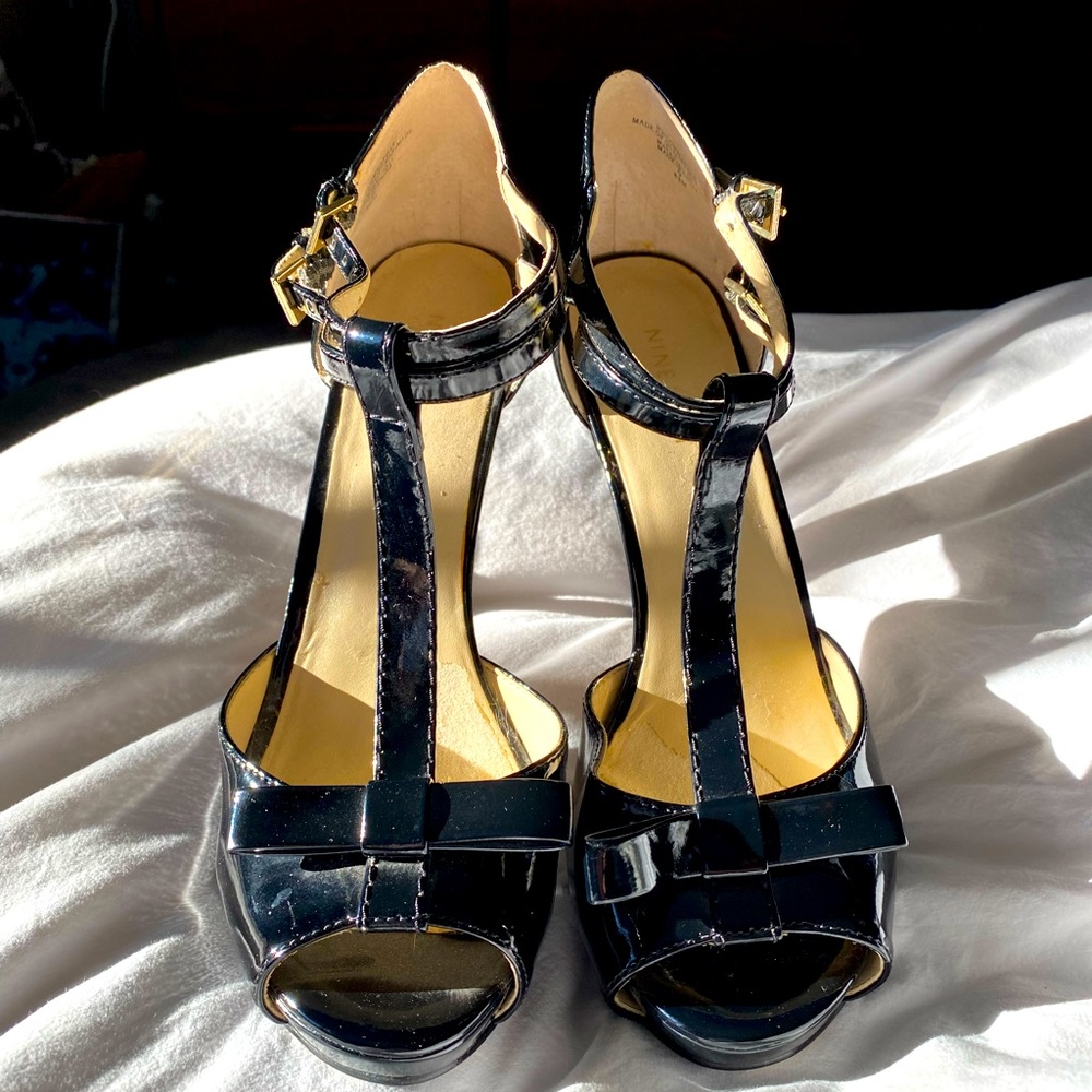 8.5 Black Nine West patent leather platform t-strap 4” heel. Wore once.